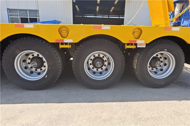 TITAN 40ft Low Bed Trailer with Hydraulic Folding Ladder for Sale In Malawi - Sơ mi rơ moóc thùng thấp: hình 4 TITAN 40ft Low Bed Trailer with Hydraulic Folding Ladder for Sale In Malawi - Sơ mi rơ moóc thùng thấp: hình 4