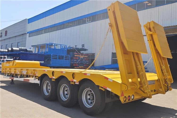 TITAN 40ft Low Bed Trailer with Hydraulic Folding Ladder for Sale In Malawi - Sơ mi rơ moóc thùng thấp: hình 2 TITAN 40ft Low Bed Trailer with Hydraulic Folding Ladder for Sale In Malawi - Sơ mi rơ moóc thùng thấp: hình 2