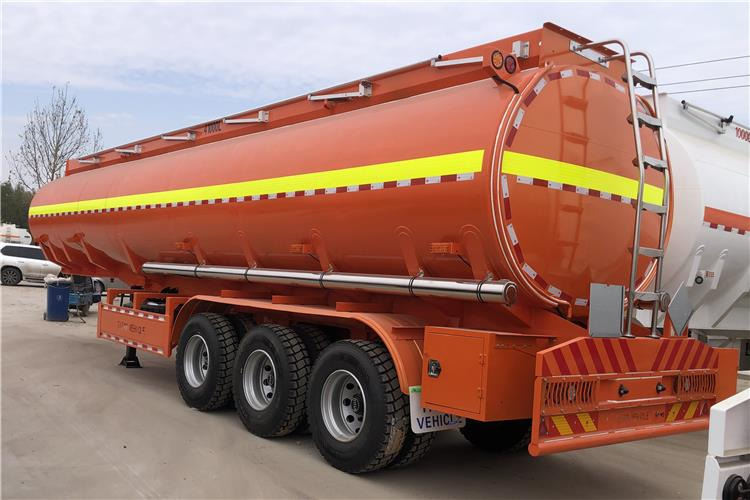 TITAN 45000 Liters Fuel Oil Diesel Tanker Trailer for Sale In Saudi Arabia - Sơ mi rơ moóc bồn: hình 4 TITAN 45000 Liters Fuel Oil Diesel Tanker Trailer for Sale In Saudi Arabia - Sơ mi rơ moóc bồn: hình 4
