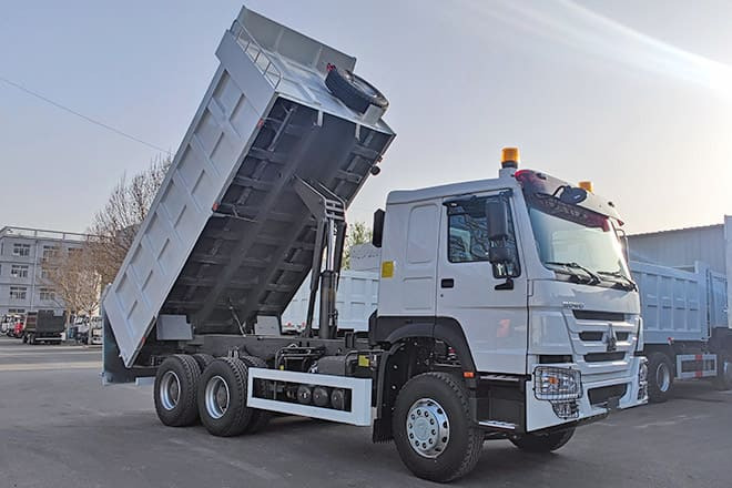 TITAN Howo 6x4 New Tipper Trucks for Sale in Ghana - Xe ben: hình 2 TITAN Howo 6x4 New Tipper Trucks for Sale in Ghana - Xe ben: hình 2