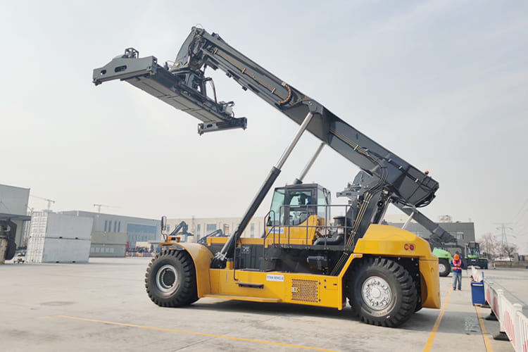 XCMG Container Reach Stacker for Sale in Ghana - Máy nhấc container: hình 4 XCMG Container Reach Stacker for Sale in Ghana - Máy nhấc container: hình 4