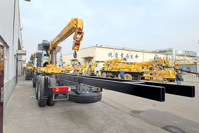 XCMG Truck Mounted Crane with Hydraulic Boom Capacity for Sale in Kenya - Xe cẩu tự hành: hình 4 XCMG Truck Mounted Crane with Hydraulic Boom Capacity for Sale in Kenya - Xe cẩu tự hành: hình 4