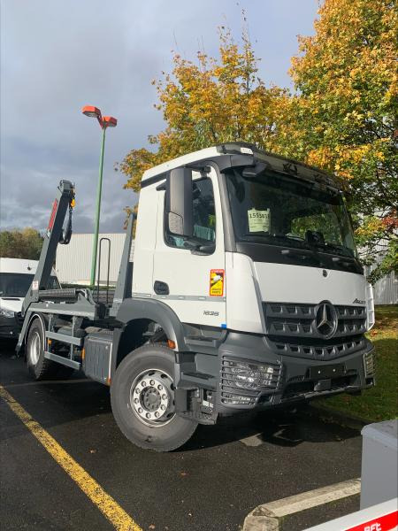 Mercedes Actros 1835 - Xe tải chở thùng nhỏ: hình 2 Mercedes Actros 1835 - Xe tải chở thùng nhỏ: hình 2
