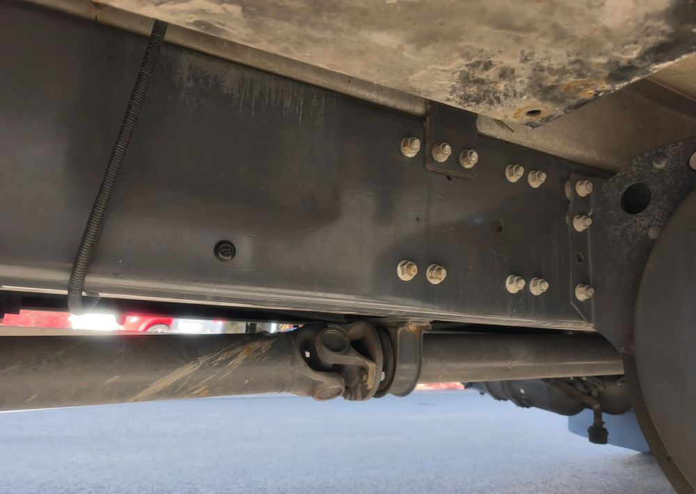 Renault GAMA D 18.320 chłodnia izoterma 19 palet - Xe tải đông lạnh: hình 4 Renault GAMA D 18.320 chłodnia izoterma 19 palet - Xe tải đông lạnh: hình 4