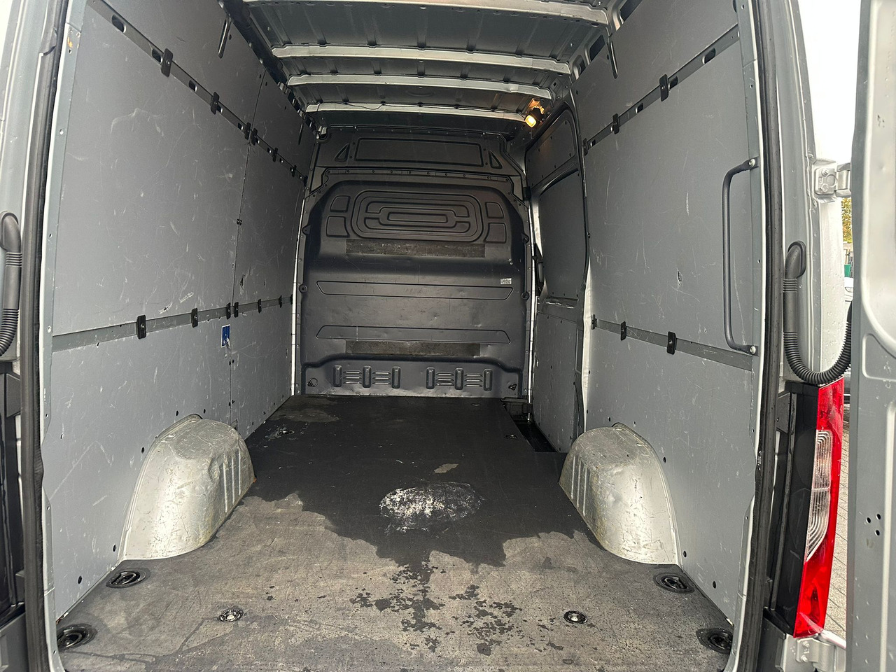 MERCEDES-BENZ Sprinter - Xe van chở hàng: hình 5 MERCEDES-BENZ Sprinter - Xe van chở hàng: hình 5