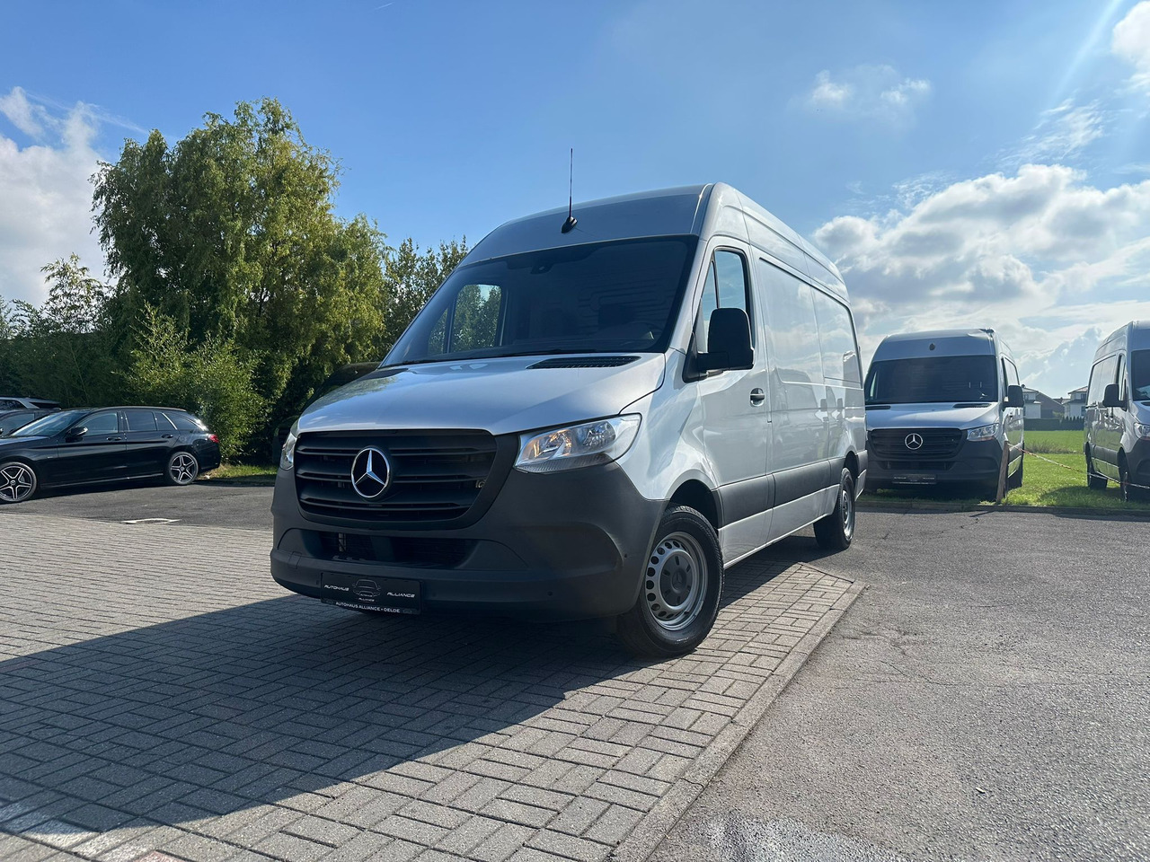 MERCEDES-BENZ Sprinter - Xe van chở hàng: hình 2 MERCEDES-BENZ Sprinter - Xe van chở hàng: hình 2