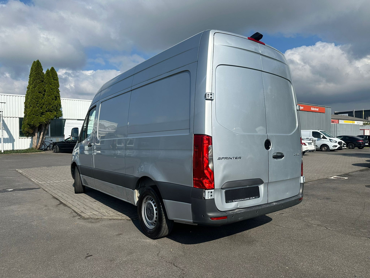 MERCEDES-BENZ Sprinter - Xe van chở hàng: hình 3 MERCEDES-BENZ Sprinter - Xe van chở hàng: hình 3