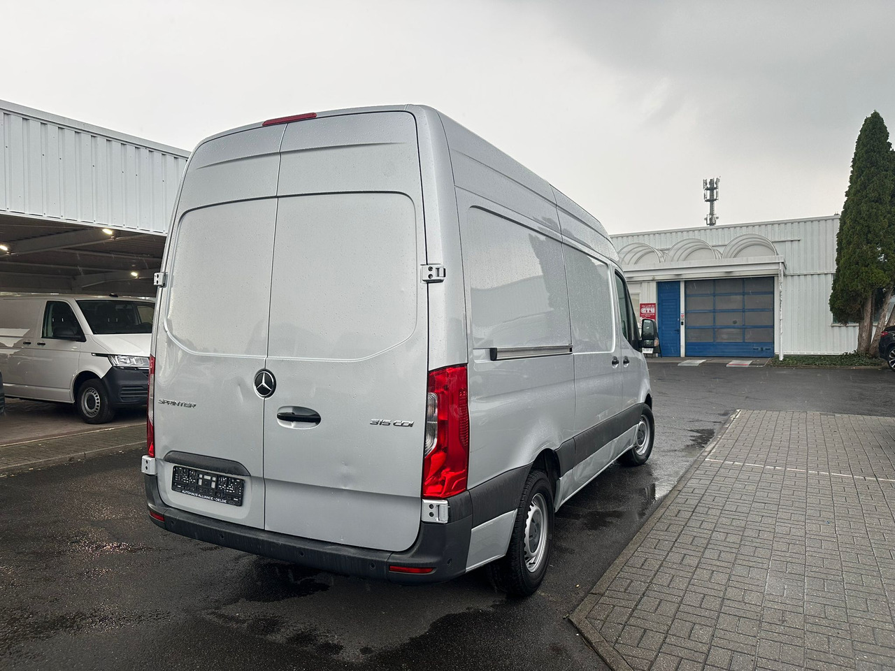 Mercedes Benz Sprinter - Xe van chở hàng: hình 4 Mercedes Benz Sprinter - Xe van chở hàng: hình 4