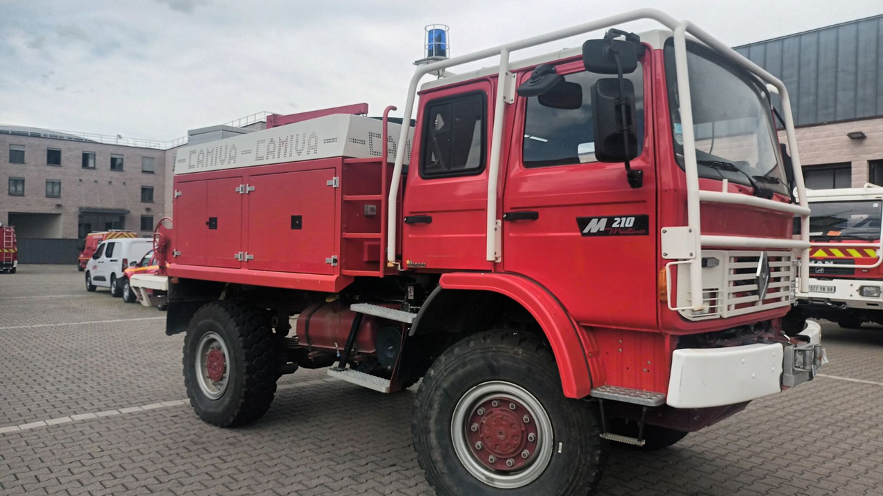 A vendre RENAULT M210 camion pompier feux de forêt - Xe tải cứu hỏa: hình 3 A vendre RENAULT M210 camion pompier feux de forêt - Xe tải cứu hỏa: hình 3