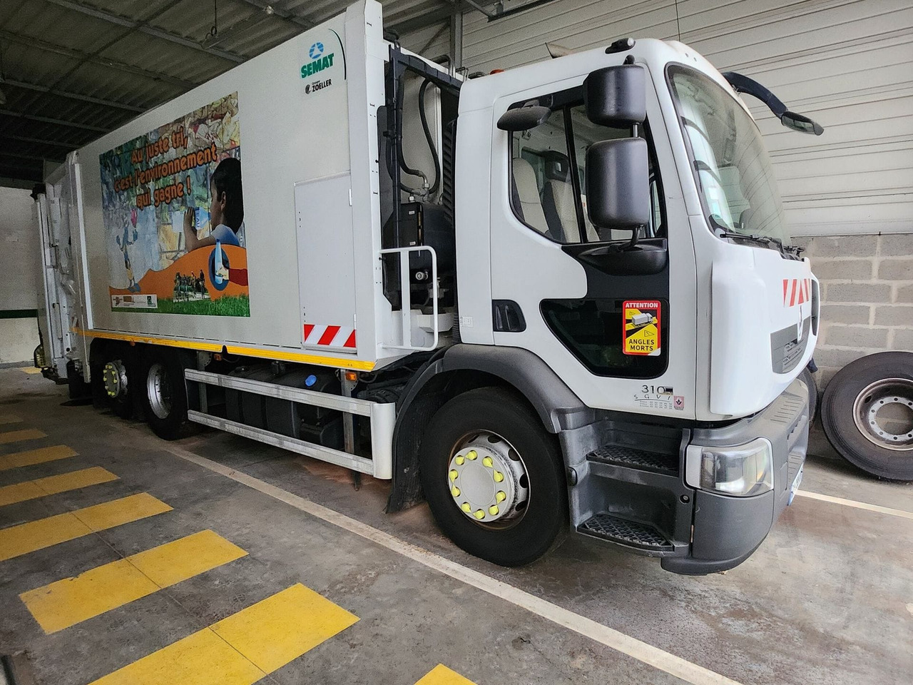 BOM de marque Renault 310 DXI - benne SEMAT bi compartiment - boite de vitesse récente de 5000 km - 2 pneus neufs - dernier passage aux mines en septembre 2023 - arrêt de circulation octobre 2023 - ba - Xe tải chở rác: hình 4 BOM de marque Renault 310 DXI - benne SEMAT bi compartiment - boite de vitesse récente de 5000 km - 2 pneus neufs - dernier passage aux mines en septembre 2023 - arrêt de circulation octobre 2023 - ba - Xe tải chở rác: hình 4