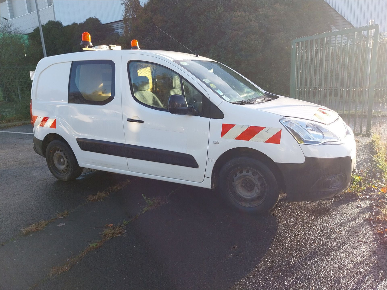 Citroën Berlingo PH2 Diesel. Contrôle technique favorable, mais une contre-visite devra être effectuée avant le 24 Juillet 2026. VEHICULE VENDU EN L'ETAT, AUCUNE GARANTIE (il peut y avoir des problème - Xe hơi: hình 4 Citroën Berlingo PH2 Diesel. Contrôle technique favorable, mais une contre-visite devra être effectuée avant le 24 Juillet 2026. VEHICULE VENDU EN L'ETAT, AUCUNE GARANTIE (il peut y avoir des problème - Xe hơi: hình 4