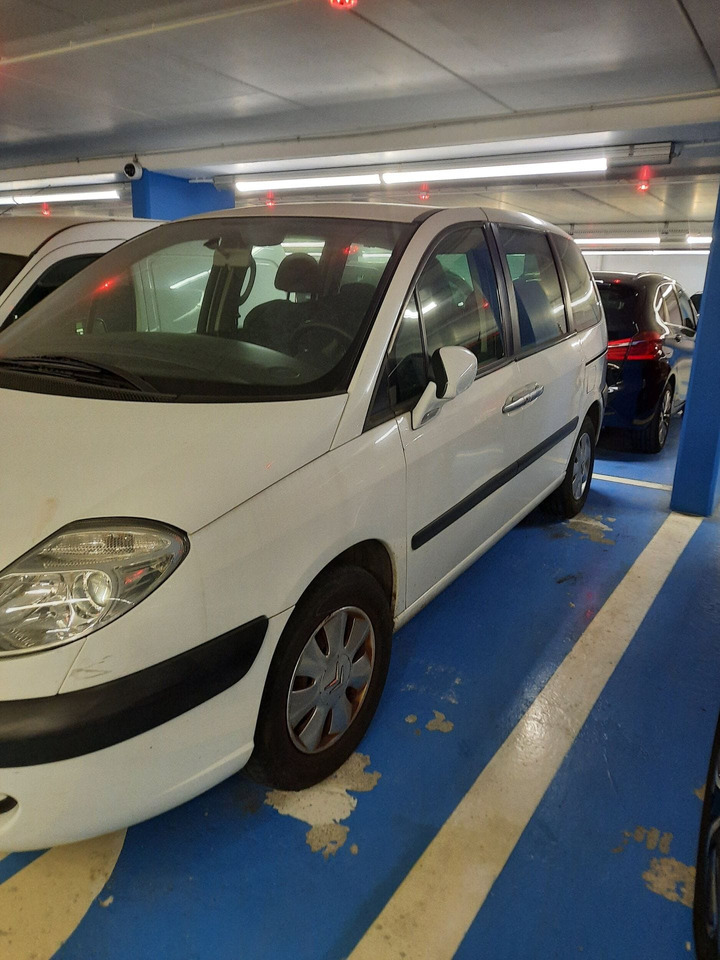 VÉHICULE CITROEN C8 - 1 ER MAIN -128344 KM - ANNEE 2004 - DIESEL - CLUTCH TO CHANGE - PNEUS AV A CHANGER - BATTERIE HS - Xe hơi: hình 1 VÉHICULE CITROEN C8 - 1 ER MAIN -128344 KM - ANNEE 2004 - DIESEL - CLUTCH TO CHANGE - PNEUS AV A CHANGER - BATTERIE HS - Xe hơi: hình 1