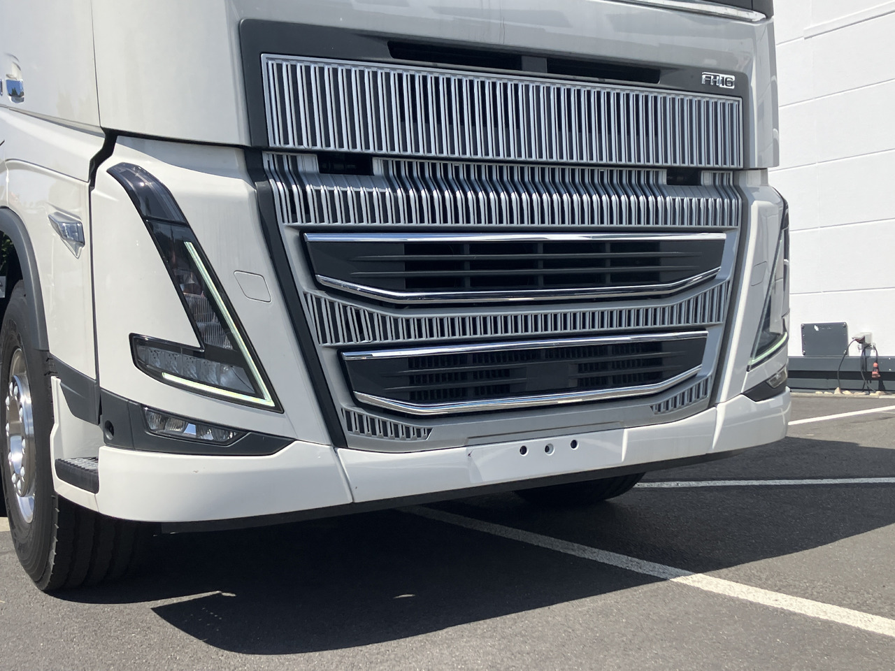 VOLVO FH16 750 8x4 Chassis - Xe tải khung gầm: hình 3 VOLVO FH16 750 8x4 Chassis - Xe tải khung gầm: hình 3
