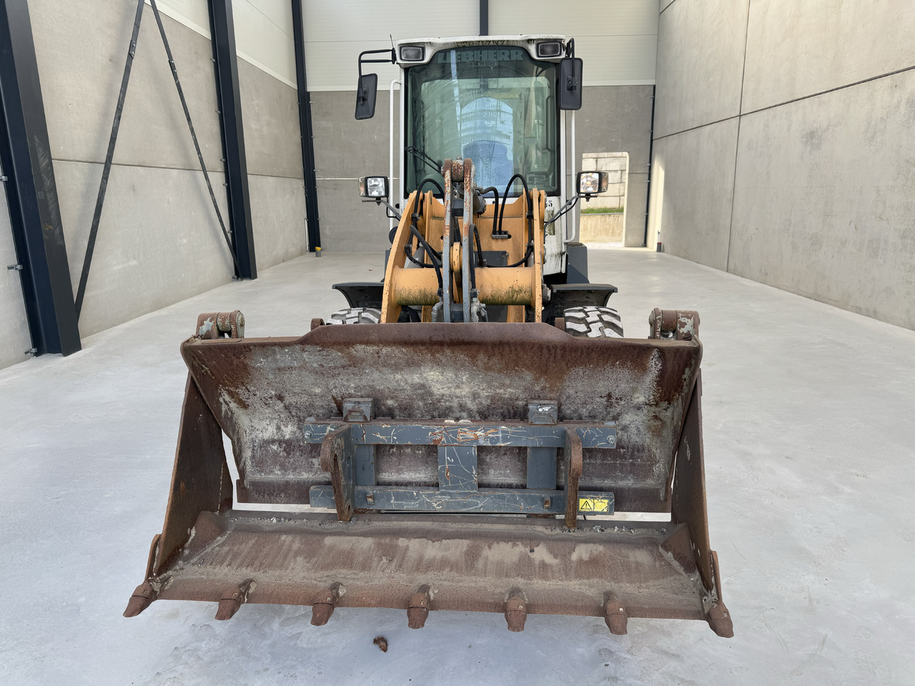 LIEBHERR L 506 - Máy xúc bánh lốp: hình 2 LIEBHERR L 506 - Máy xúc bánh lốp: hình 2