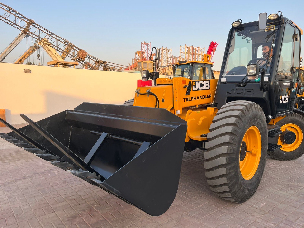 JCB 530-70 - Xe nâng người hình viễn vọng kính: hình 1 JCB 530-70 - Xe nâng người hình viễn vọng kính: hình 1