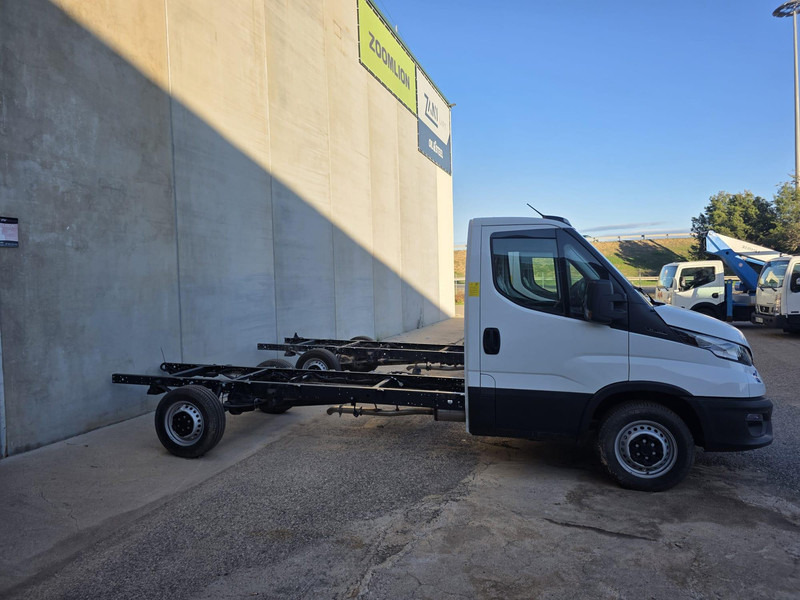 Iveco Daily 35S14 - Xe tải khung gầm: hình 2 Iveco Daily 35S14 - Xe tải khung gầm: hình 2