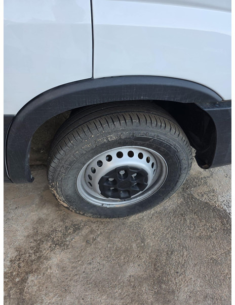 Iveco Daily 35S14 - Xe tải khung gầm: hình 4 Iveco Daily 35S14 - Xe tải khung gầm: hình 4