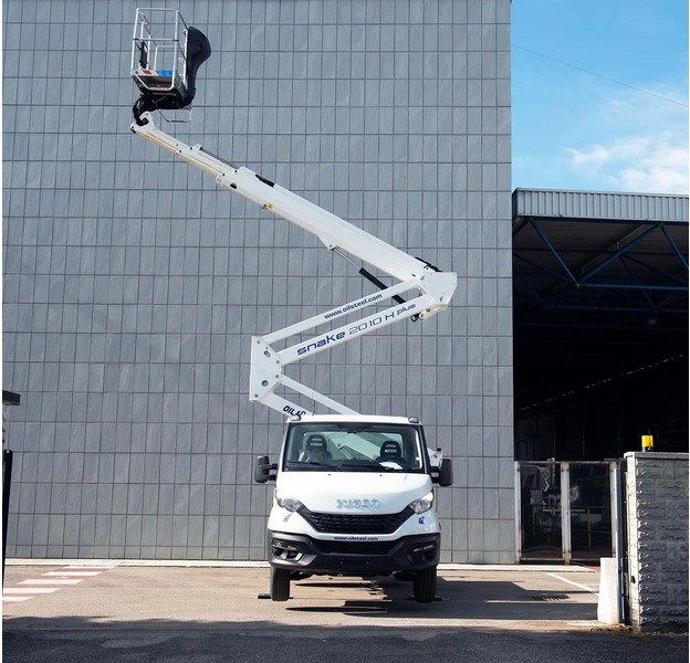 Oil & Steel Snake 2010 HE PLUS Sobre IVECO 35S14 Distancia entre ejes 3750 mm - Nền bục trên không: hình 2 Oil & Steel Snake 2010 HE PLUS Sobre IVECO 35S14 Distancia entre ejes 3750 mm - Nền bục trên không: hình 2