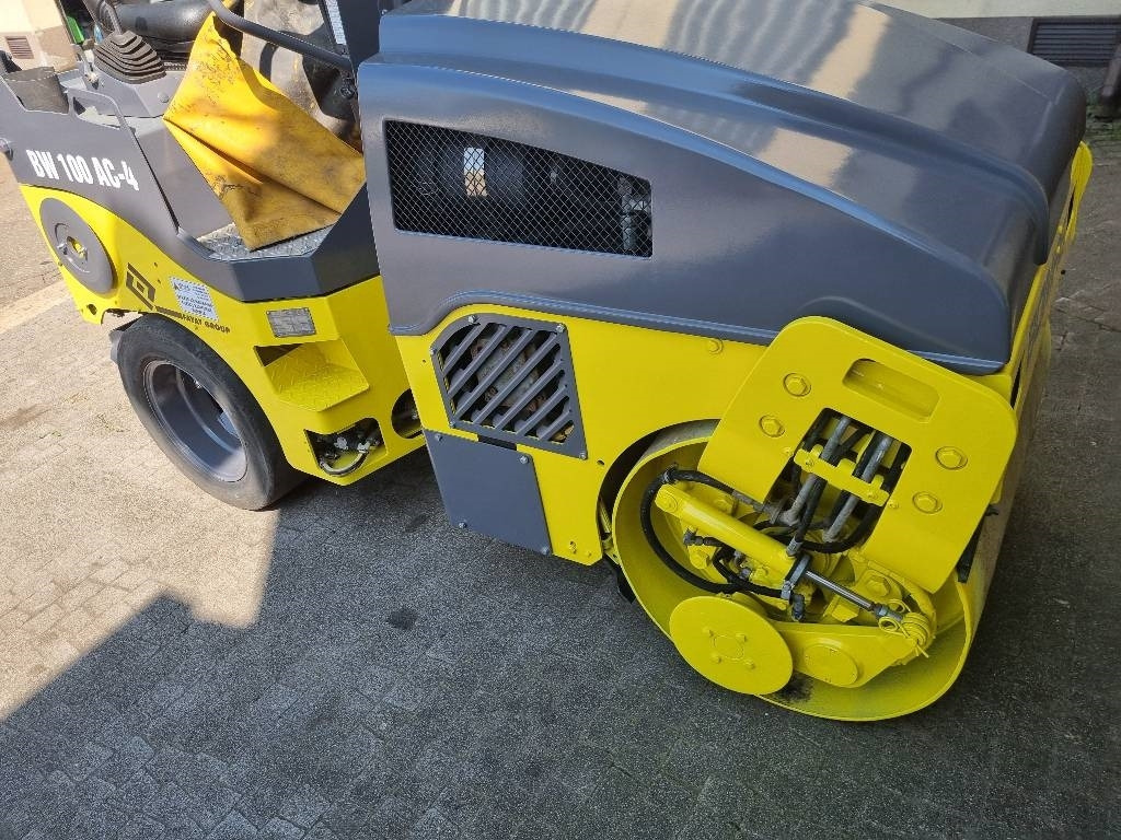 Bomag BW 100 AC-4 - Xe lu kết hợp: hình 2 Bomag BW 100 AC-4 - Xe lu kết hợp: hình 2
