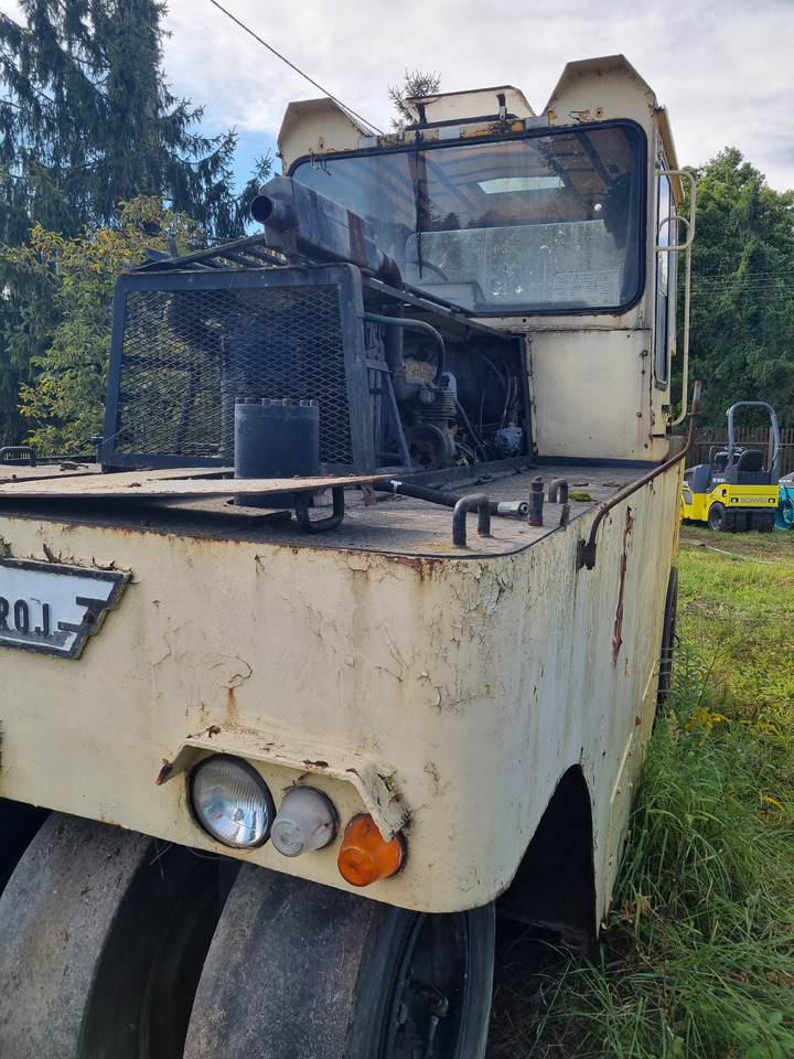 Stavostroj GRW 101 - Máy lăn khí nén: hình 2 Stavostroj GRW 101 - Máy lăn khí nén: hình 2