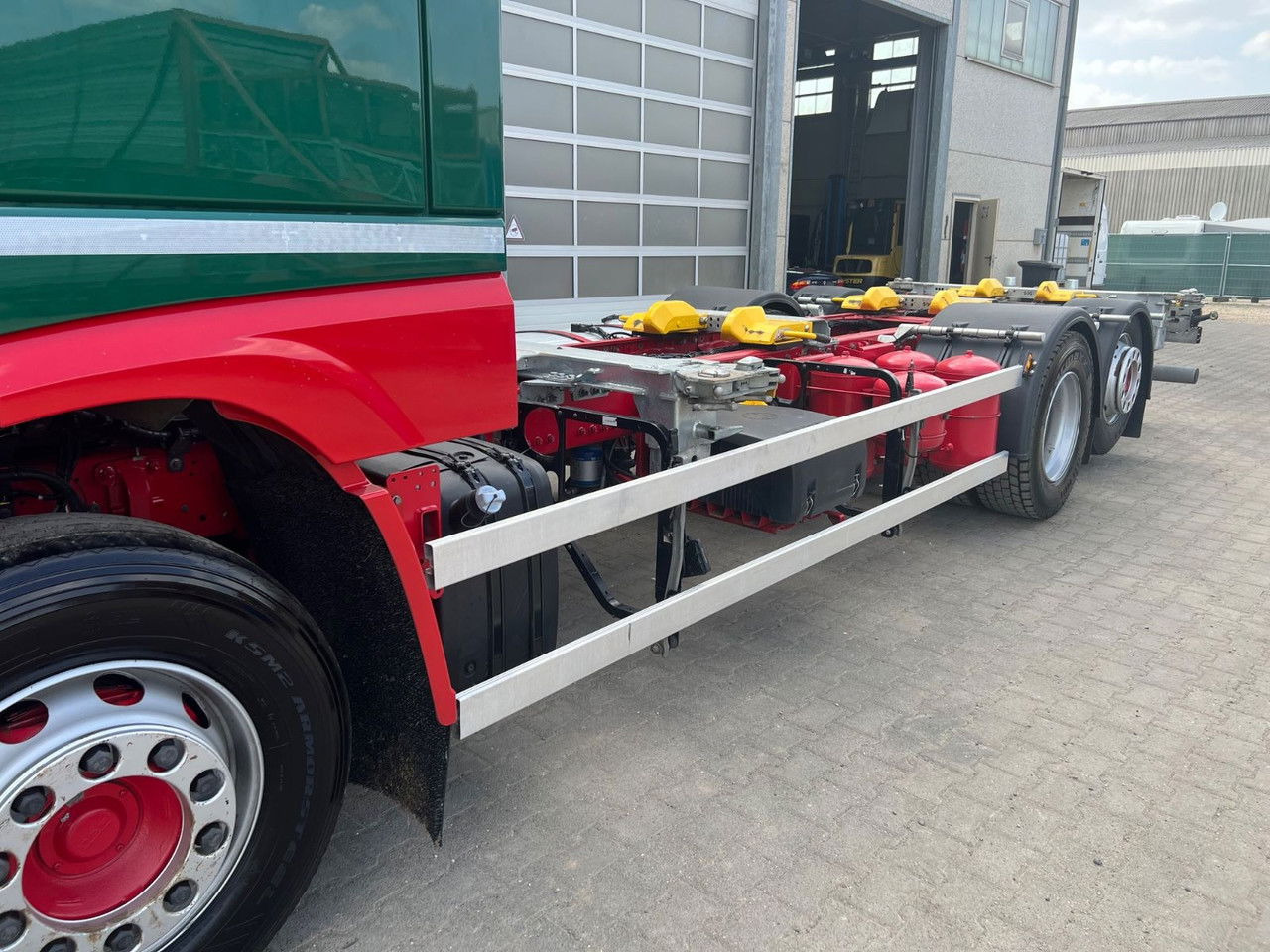 DAF XF 480 FAN SSC BDF C715/745 + Intarder + 2x Tank - Xe chở container/ Xe tải hoán đổi thân: hình 2 DAF XF 480 FAN SSC BDF C715/745 + Intarder + 2x Tank - Xe chở container/ Xe tải hoán đổi thân: hình 2