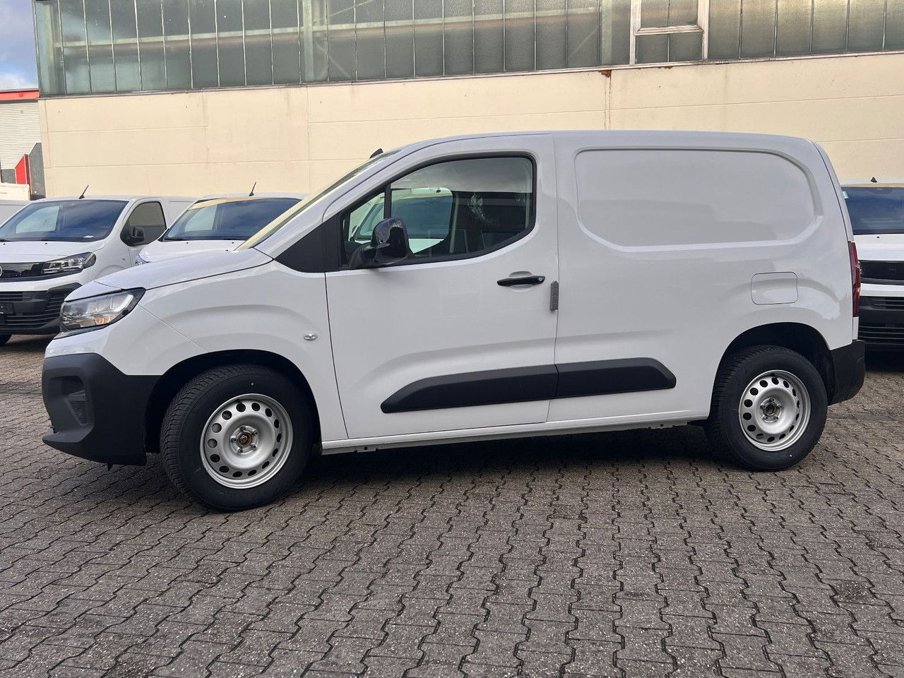 Opel Combo Cargo L1KlimaKameraPDCHolzbod - Xe van chở khách: hình 4 Opel Combo Cargo L1KlimaKameraPDCHolzbod - Xe van chở khách: hình 4