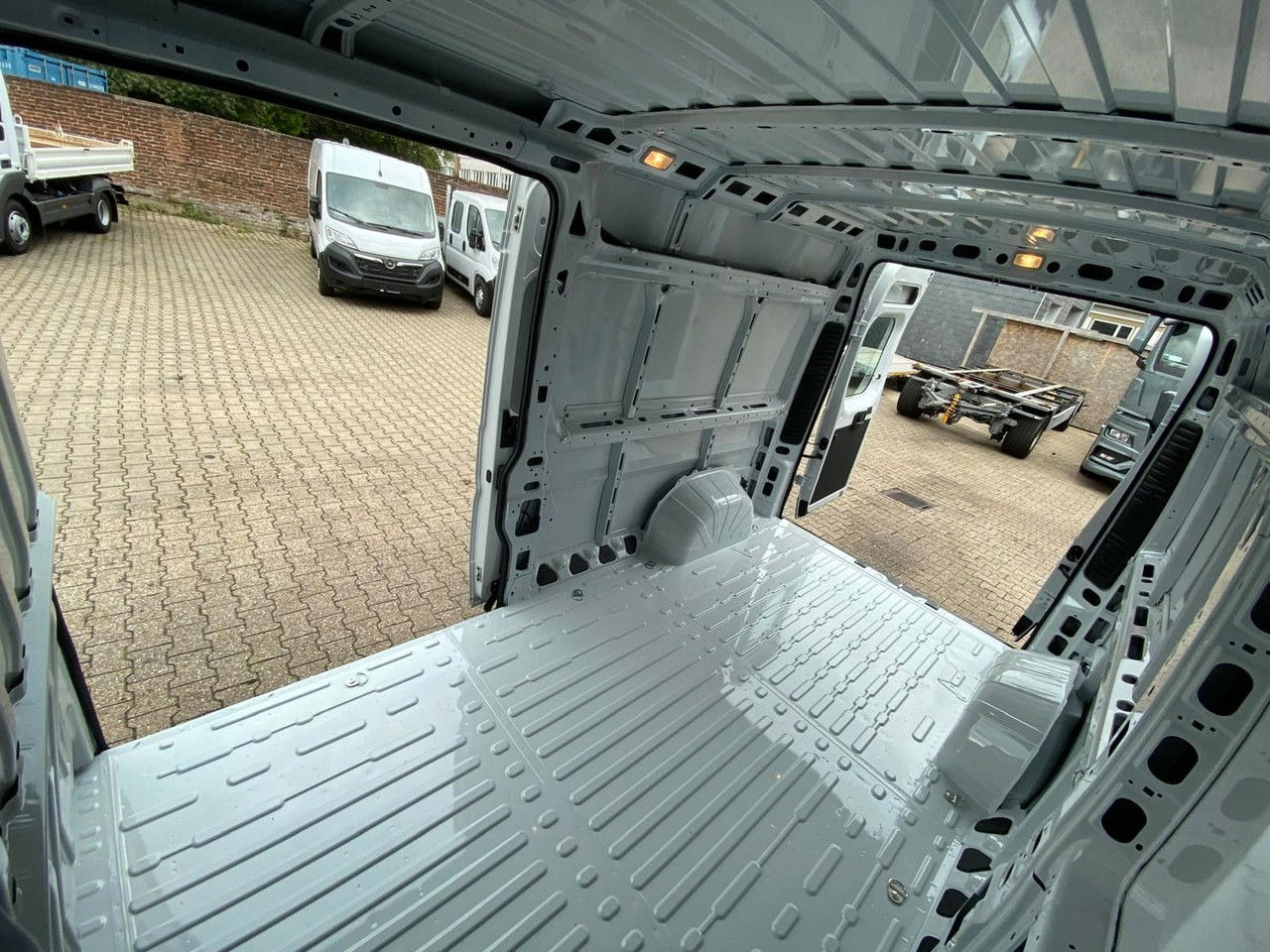 Opel Movano Cargo L3H2 - Xe van chở hàng: hình 5 Opel Movano Cargo L3H2 - Xe van chở hàng: hình 5