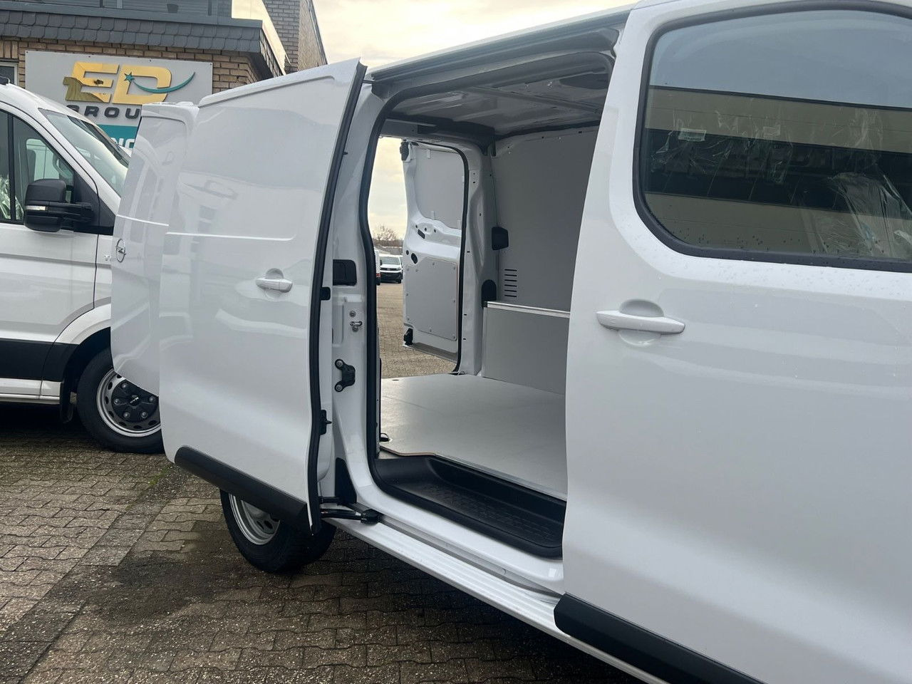 Xe van chở hàng mới Opel Vivaro Cargo L2 H1 120 PS Allwetter AHK Rückfahr: hình 15 Xe van chở hàng mới Opel Vivaro Cargo L2 H1 120 PS Allwetter AHK Rückfahr: hình 15