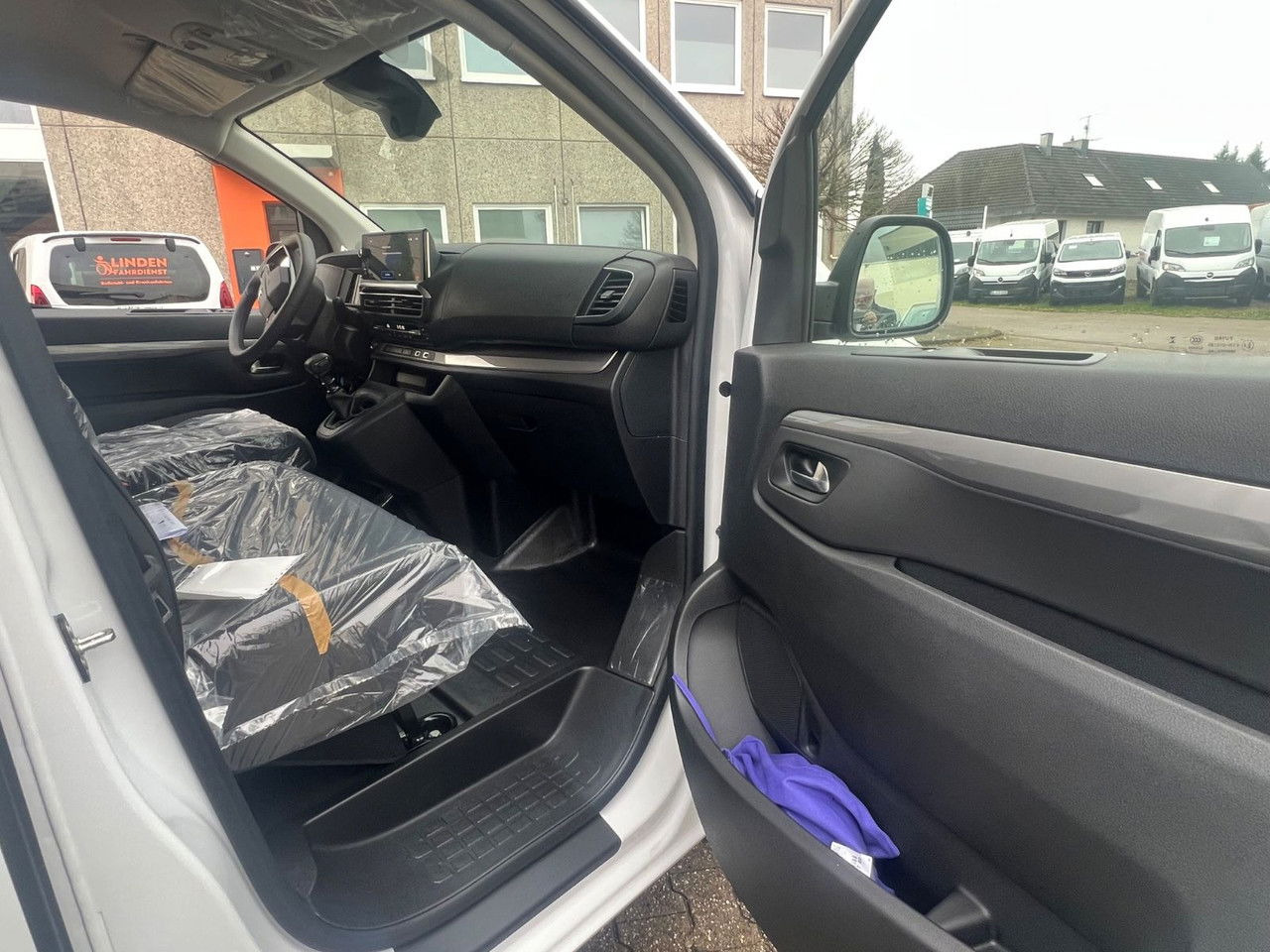 Xe van chở hàng mới Opel Vivaro Cargo L2 H1 120 PS Allwetter AHK Rückfahr: hình 27 Xe van chở hàng mới Opel Vivaro Cargo L2 H1 120 PS Allwetter AHK Rückfahr: hình 27