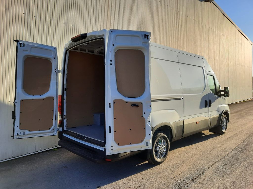 Iveco Daily 35S14 8g HiMatic L3H2 Mod.25 - Xe van chở hàng: hình 4 Iveco Daily 35S14 8g HiMatic L3H2 Mod.25 - Xe van chở hàng: hình 4