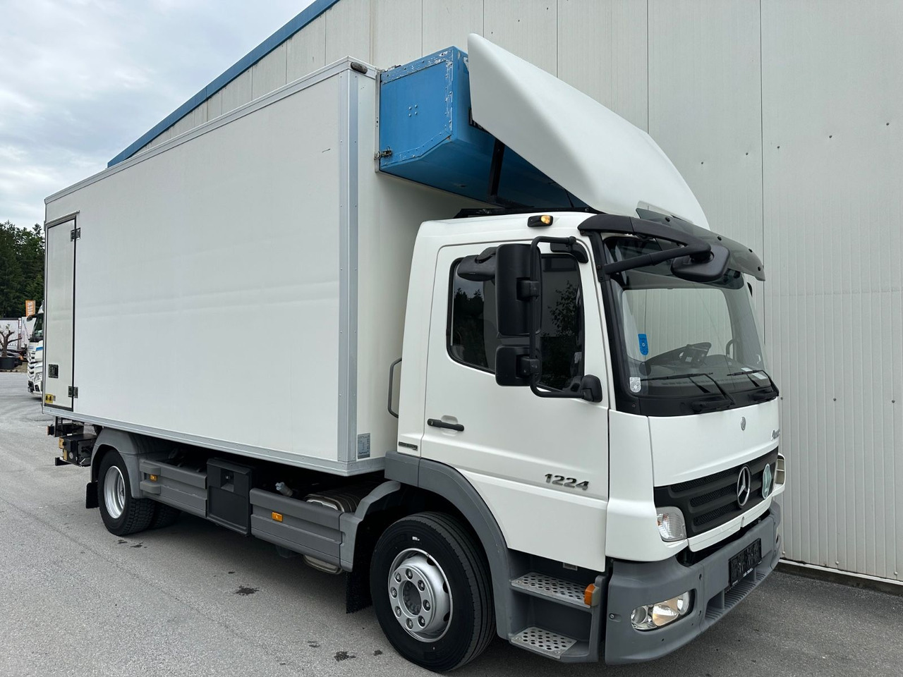 Mercedes-Benz Atego 1224 Automat Klima TK-29C - Xe tải đông lạnh: hình 2 Mercedes-Benz Atego 1224 Automat Klima TK-29C - Xe tải đông lạnh: hình 2