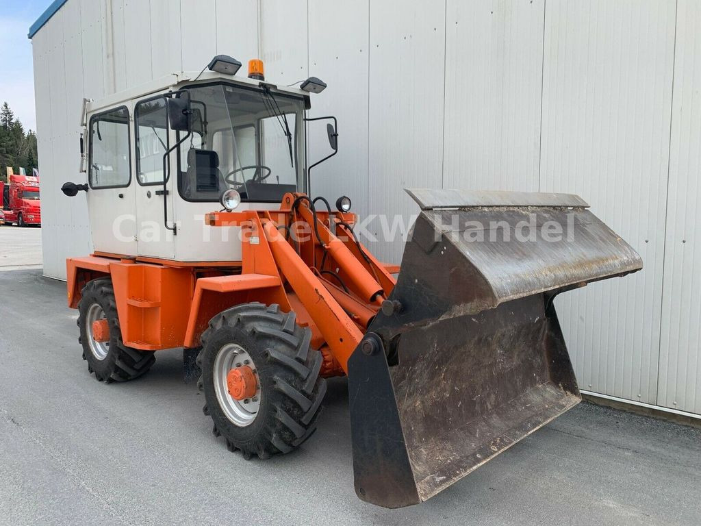 Schaeff SKB 902 Schaeff SKB 902 - Máy xúc trước múc sau: hình 2 Schaeff SKB 902 Schaeff SKB 902 - Máy xúc trước múc sau: hình 2