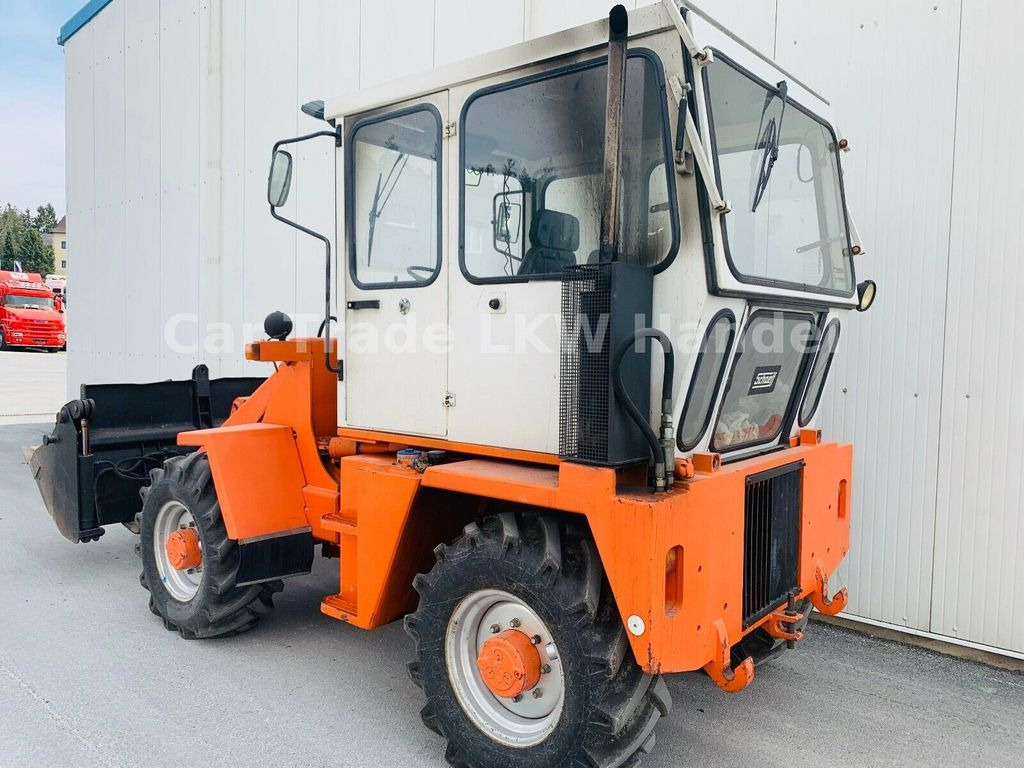 Schaeff SKB 902 Schaeff SKB 902 - Máy xúc trước múc sau: hình 4 Schaeff SKB 902 Schaeff SKB 902 - Máy xúc trước múc sau: hình 4