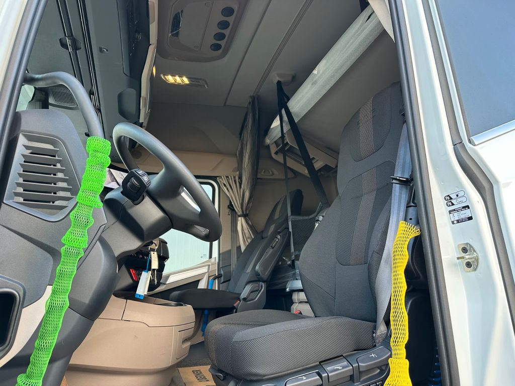 DAF XG 530 Retarder Standklima 3 Jahre Garantie DAF XG 530 Retarder Standklima 3 Jahre Garantie - Xe đầu kéo: hình 5 DAF XG 530 Retarder Standklima 3 Jahre Garantie DAF XG 530 Retarder Standklima 3 Jahre Garantie - Xe đầu kéo: hình 5