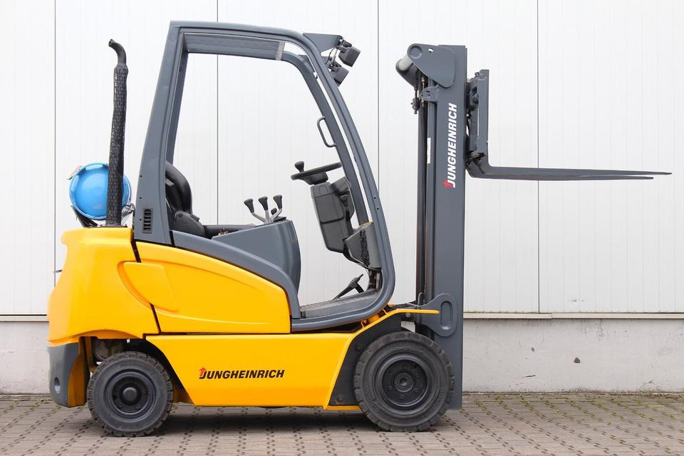 JUNGHEINRICH TFG316s Triplex 4,5m UVV - Xe nâng gas: hình 3 JUNGHEINRICH TFG316s Triplex 4,5m UVV - Xe nâng gas: hình 3