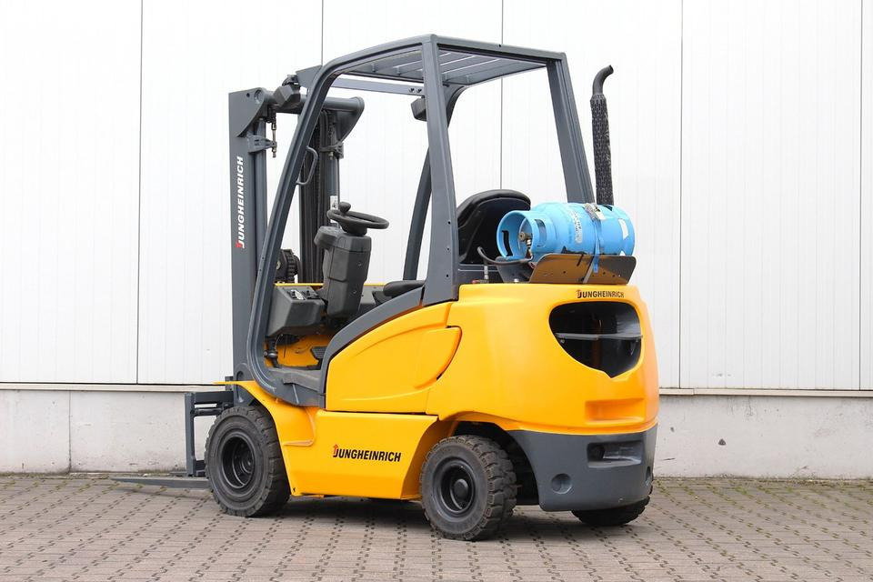 JUNGHEINRICH TFG316s Triplex 4,5m UVV - Xe nâng gas: hình 2 JUNGHEINRICH TFG316s Triplex 4,5m UVV - Xe nâng gas: hình 2