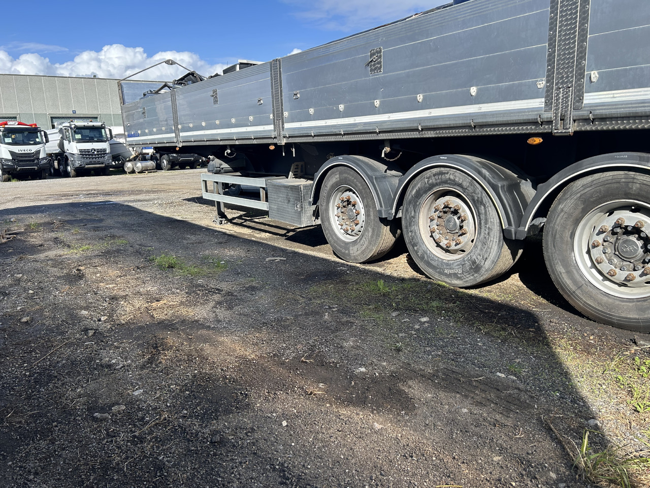 Mantella Trailers Srl SR Ribalt Bilaterale in acciaio sponde in alluminio - Sơ mi rơ moóc ben: hình 3 Mantella Trailers Srl SR Ribalt Bilaterale in acciaio sponde in alluminio - Sơ mi rơ moóc ben: hình 3