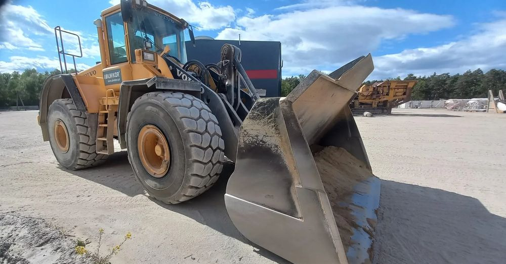 Volvo L150E - Máy xúc lật bánh lốp: hình 1 Volvo L150E - Máy xúc lật bánh lốp: hình 1