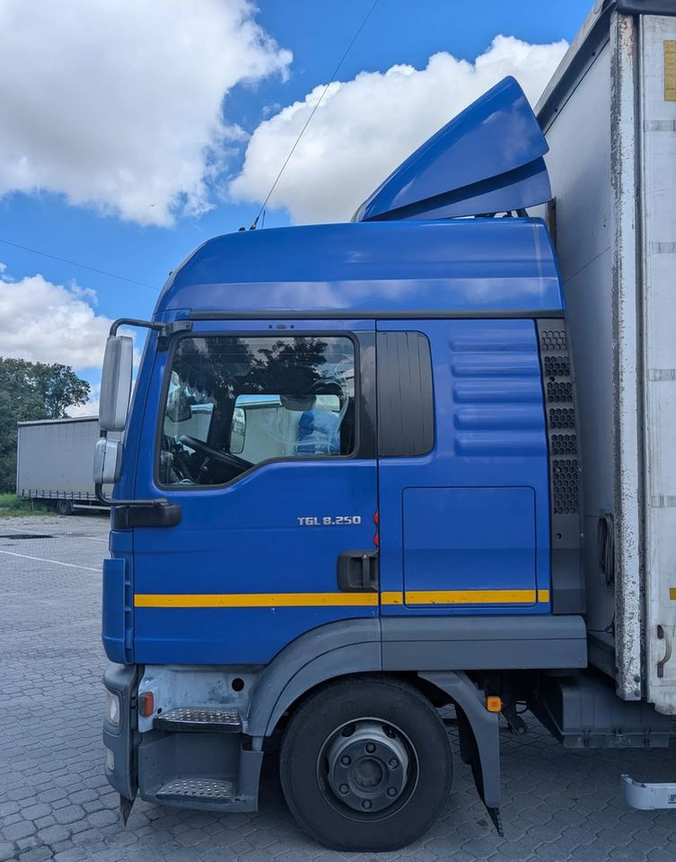 MAN TGL 8.250 - Xe tải thùng mui bạt: hình 2 MAN TGL 8.250 - Xe tải thùng mui bạt: hình 2
