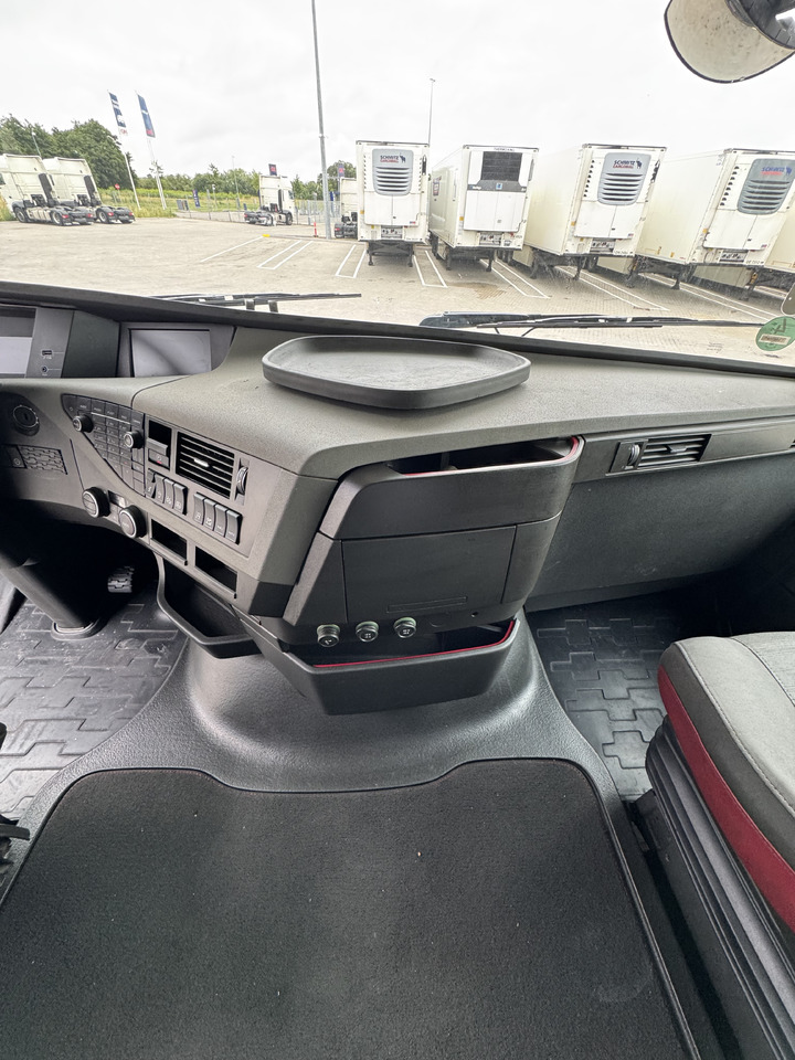 VOLVO DIESEL/LNG - Xe đầu kéo: hình 2 VOLVO DIESEL/LNG - Xe đầu kéo: hình 2