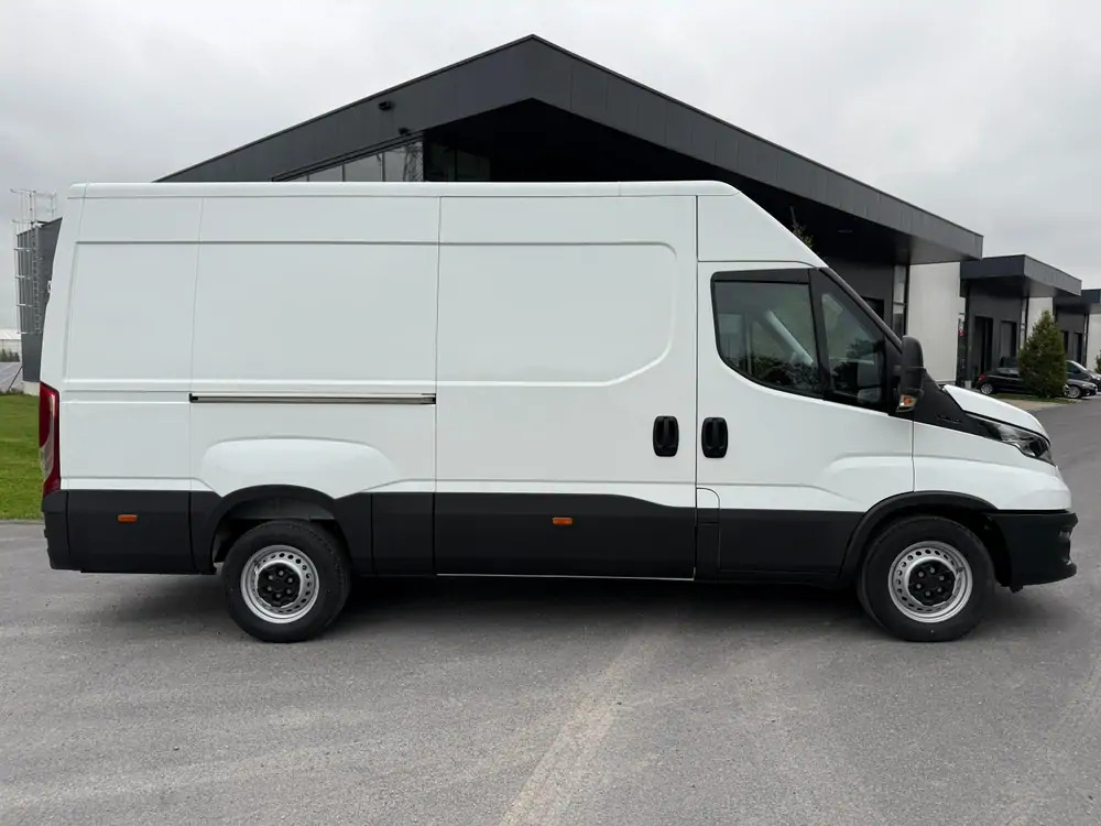 Iveco Daily 35-140 *L2H2*DISPO DE STOCK*Airco*Cruise control - Xe van chở hàng: hình 3 Iveco Daily 35-140 *L2H2*DISPO DE STOCK*Airco*Cruise control - Xe van chở hàng: hình 3
