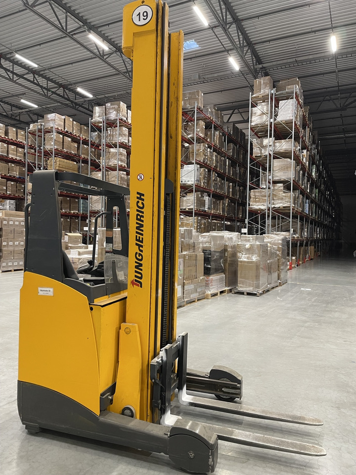 JUNGHEINRICH ETV214 - Xe tải tiếp cận: hình 1 JUNGHEINRICH ETV214 - Xe tải tiếp cận: hình 1