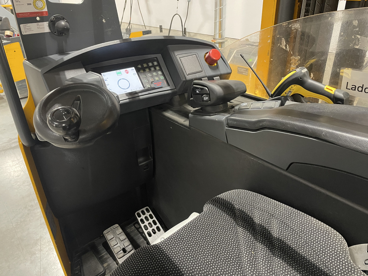 JUNGHEINRICH ETV214 - Xe tải tiếp cận: hình 4 JUNGHEINRICH ETV214 - Xe tải tiếp cận: hình 4