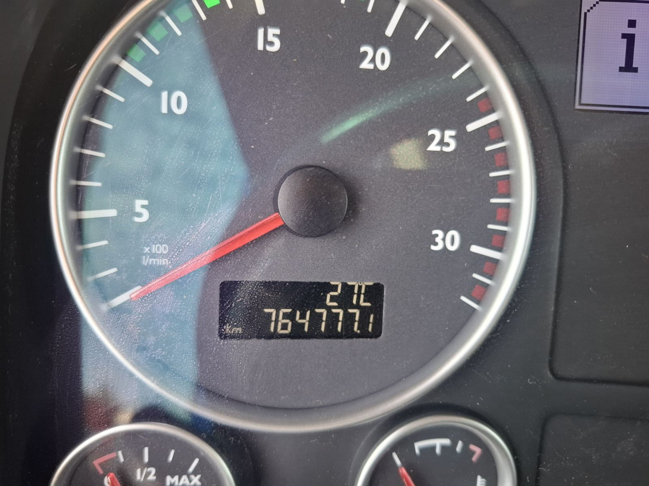 Xe tải thùng mui bạt MAN TGX 26.440 E5: hình 23