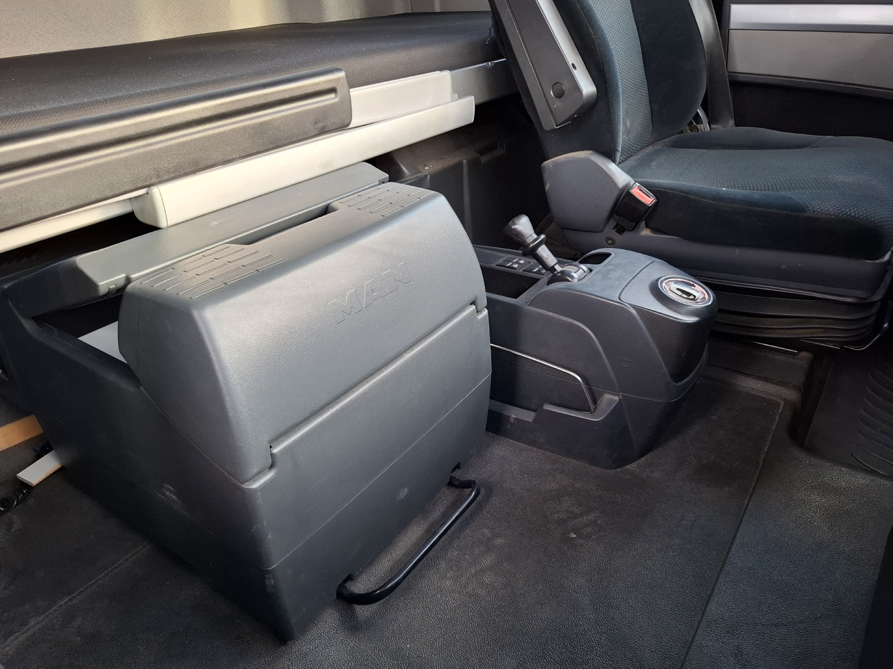 Xe tải thùng mui bạt MAN TGX 26.440 E5: hình 27