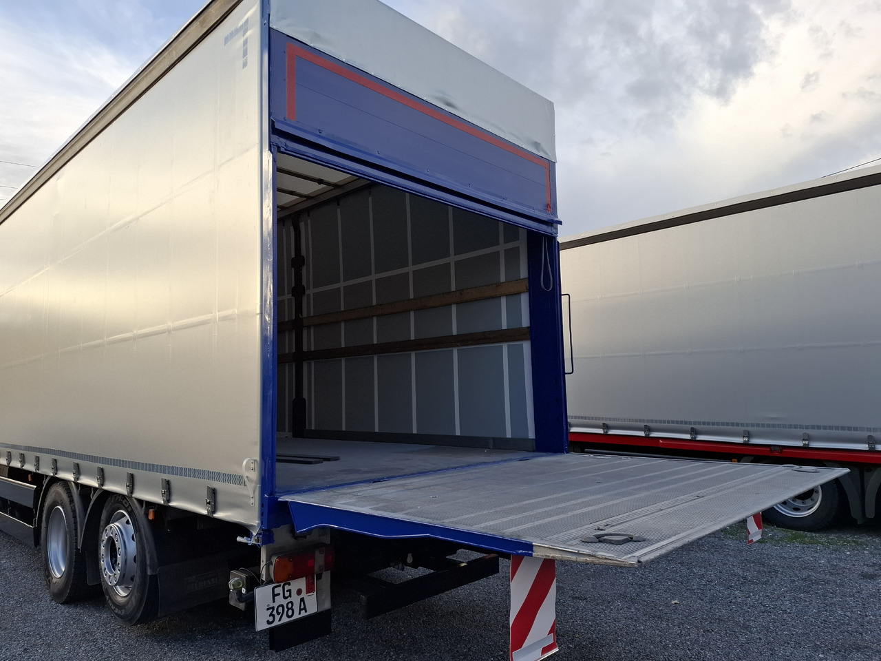 Xe tải thùng mui bạt MAN TGX 26.440 E5: hình 35