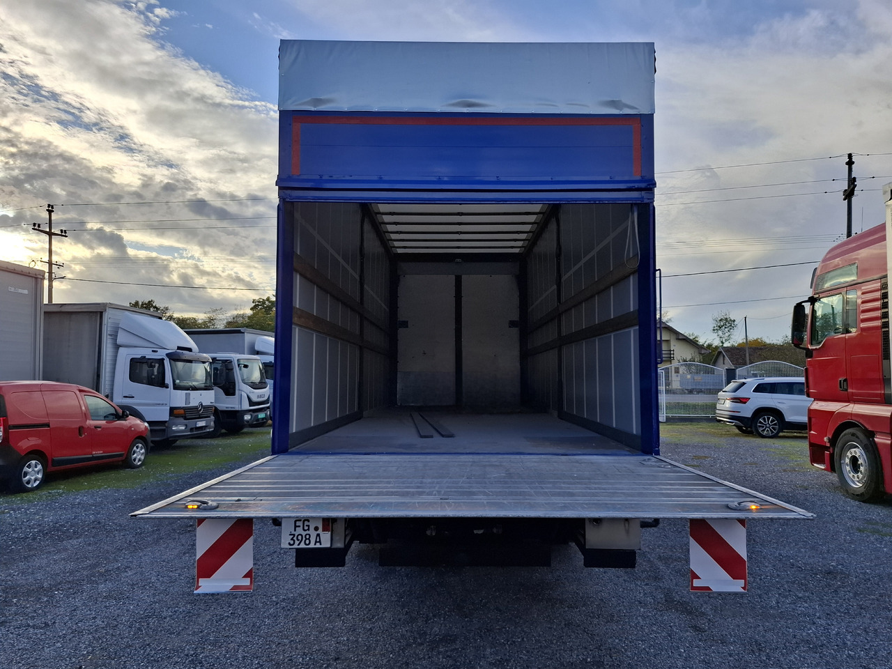 Xe tải thùng mui bạt MAN TGX 26.440 E5: hình 36