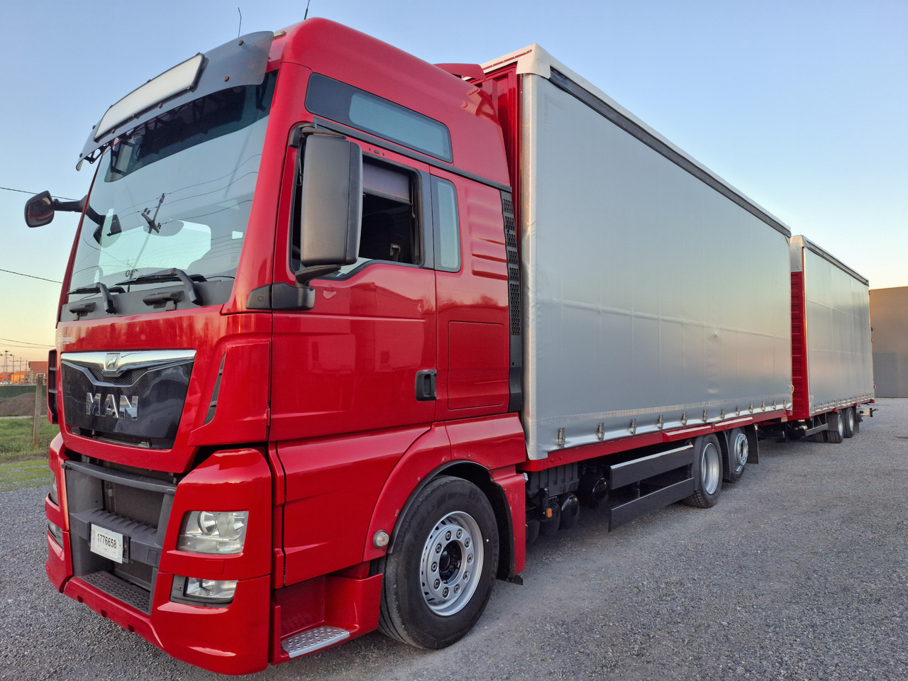 Xe tải thùng mui bạt MAN TGX 26.440 E6 + SCHMITZ: hình 32 Xe tải thùng mui bạt MAN TGX 26.440 E6 + SCHMITZ: hình 32