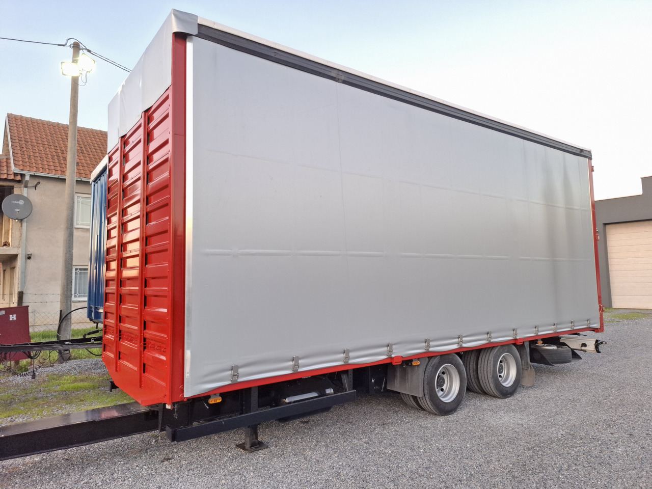 Xe tải thùng mui bạt MAN TGX 26.440 E6 + SCHMITZ: hình 48 Xe tải thùng mui bạt MAN TGX 26.440 E6 + SCHMITZ: hình 48