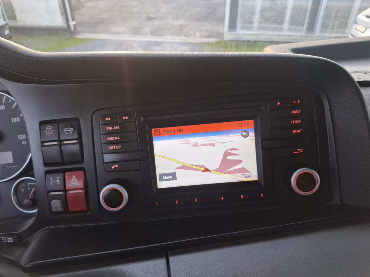 Xe tải thùng mui bạt MAN TGX 26.440 E6 + SCHMITZ: hình 15 Xe tải thùng mui bạt MAN TGX 26.440 E6 + SCHMITZ: hình 15